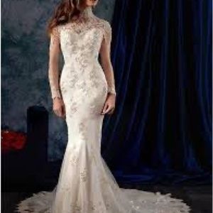 Alfred Angelo #980 Wedding Dress

Size 0 (UK 6/EU 30)
New, tags still attached.